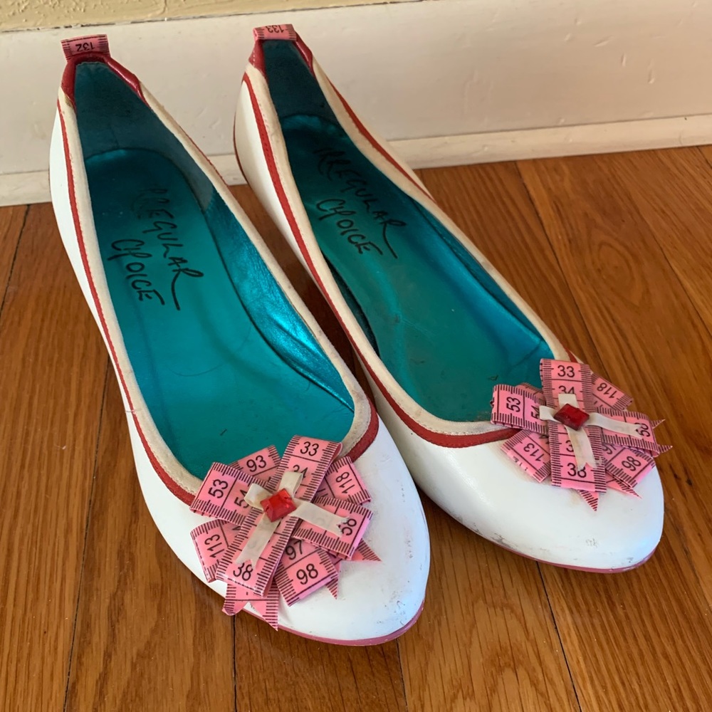 Irregular Choice : Measuring Tape Bow Kitten Heel : size 41/US 10